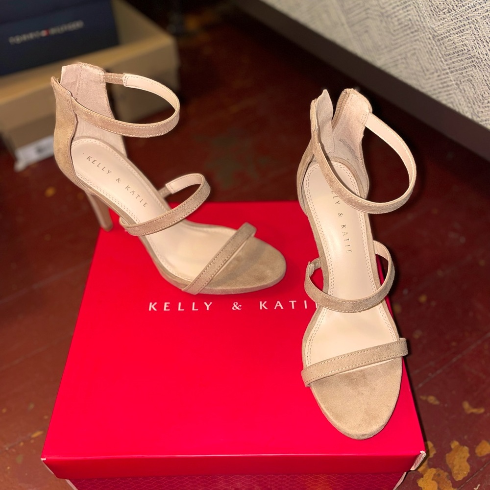 BRAND NEW! Kelley & Katie tan heels.
